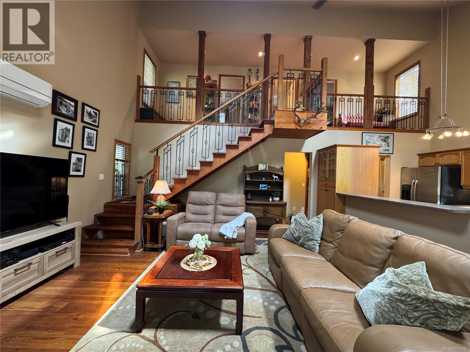 714 Charter Rd, Mayne Island, BC V0N 2J1