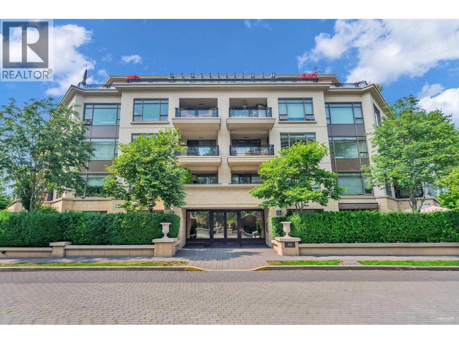 533 Waters Edge Crescent Unit 202, West Vancouver, BC V7T 0A2