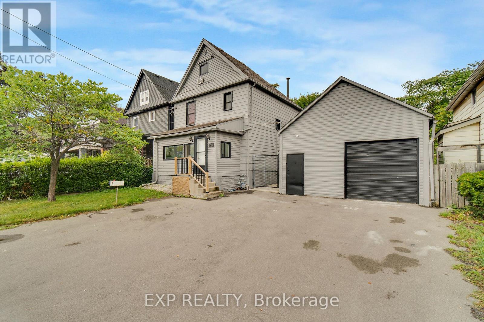 23 Lyndhurst St, Hamilton, ON L8L 7G9