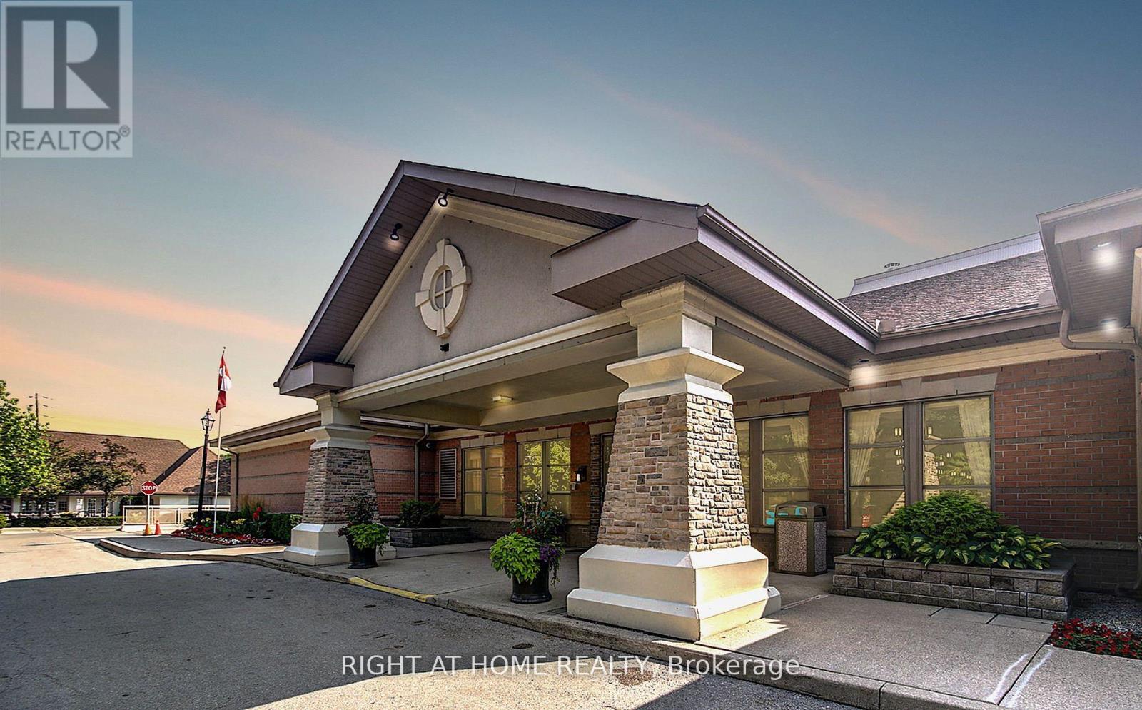 1301 100 Burloak Dr, Burlington, ON L7L 6P6