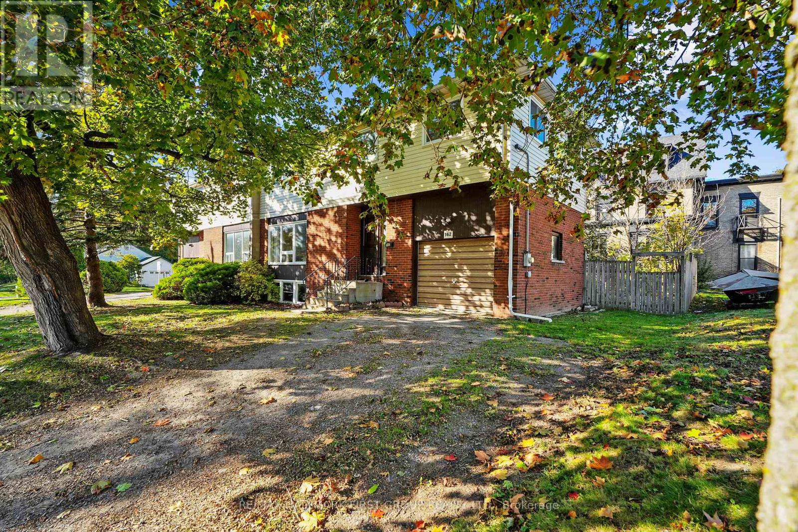 162 Queen St, Cobourg, ON K9A 4T8