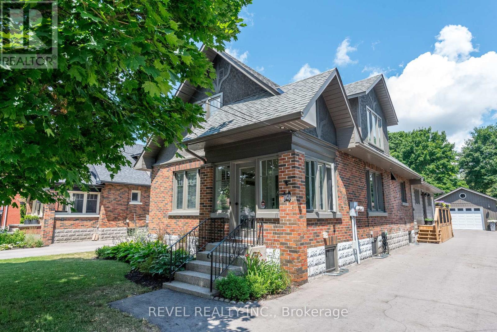 14 Bond St W, Kawartha Lakes Fenelon Falls, ON K0M 1N0