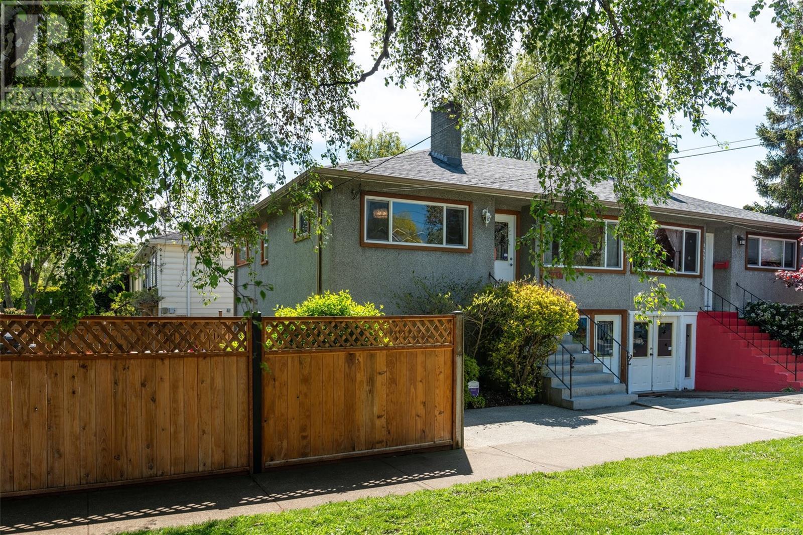 1451 Brooke St, Victoria, BC V8S 1M4