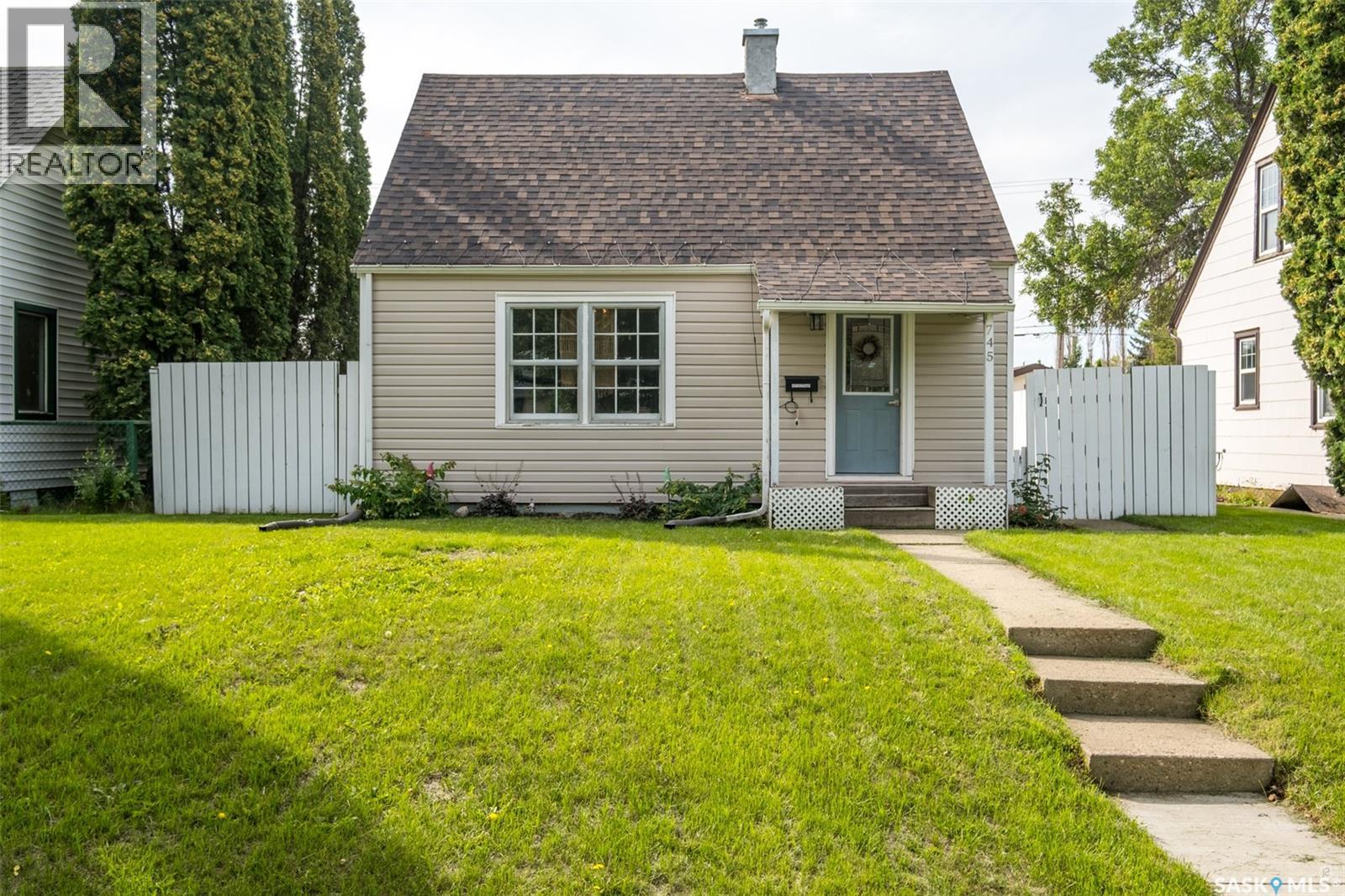 745 4 Street East, Prince Albert, SK S6V 0K4