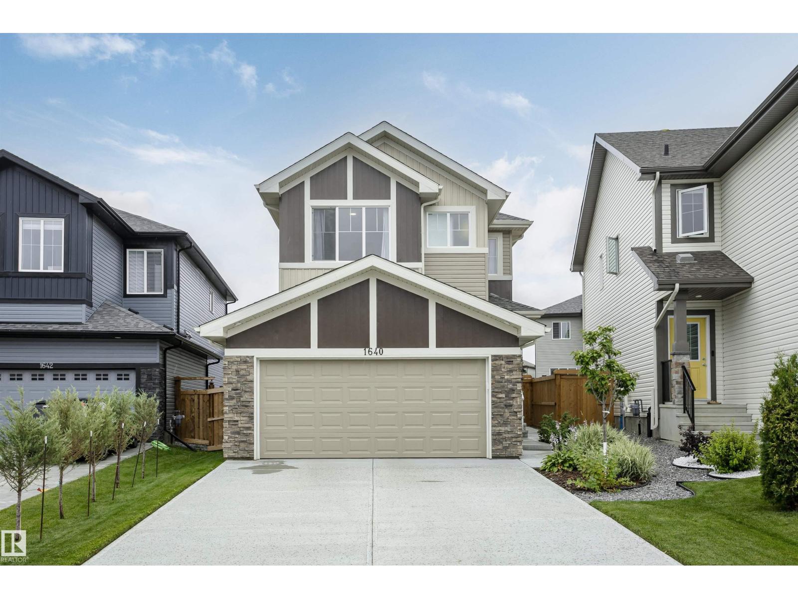 1640 Erker Way NW, Edmonton, AB T6M 0Z8