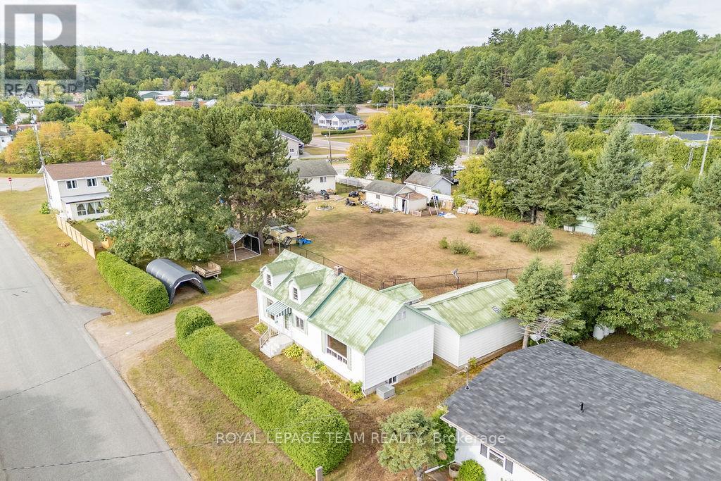 59 Drohan St, Madawaska Valley, ON K0J 2M0