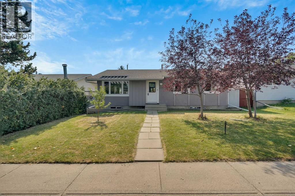 208 Maddock Way NE, Calgary, AB T2A 3X3