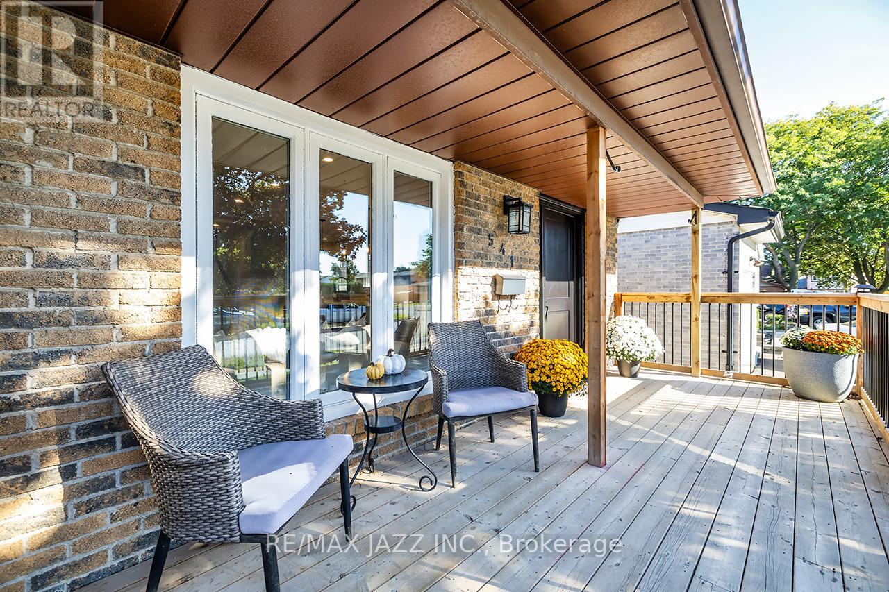 541 Galahad Dr, Oshawa, ON L1K 1L9