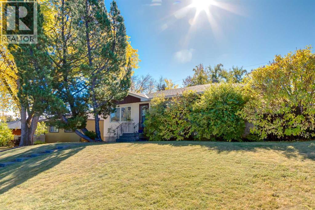 23 Klamath Pl SW, Calgary, AB T2V 2J2