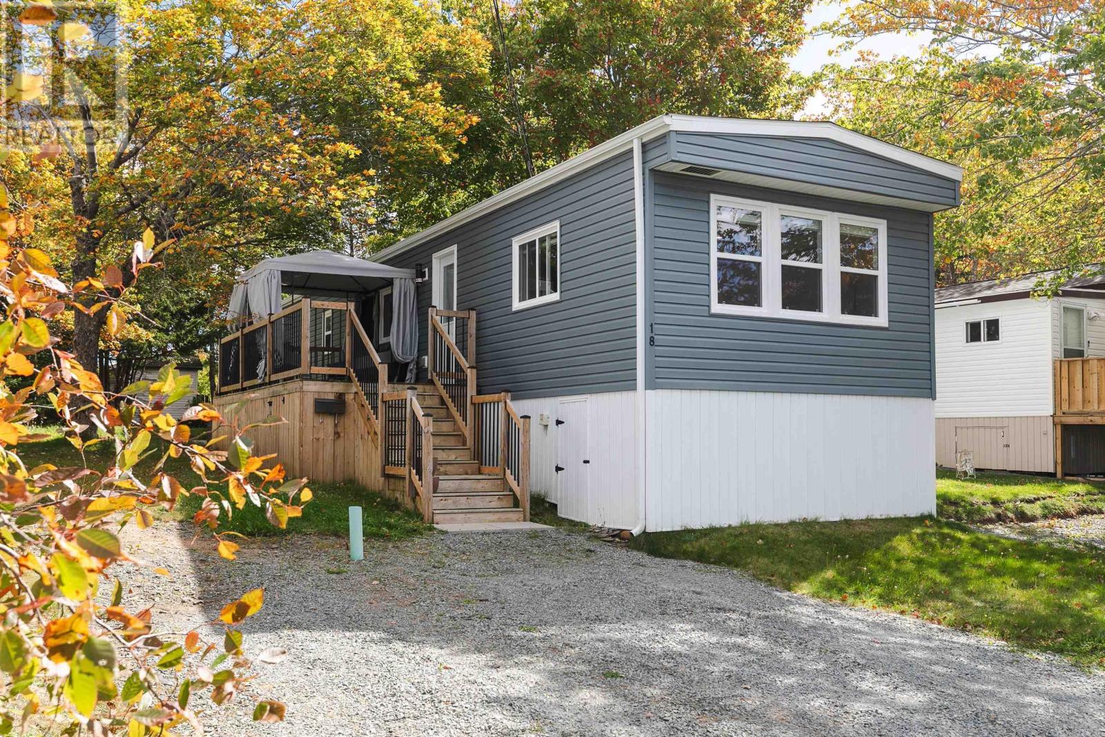 18 Commodore Ave, Middle Sackville, NS B4E 3B2