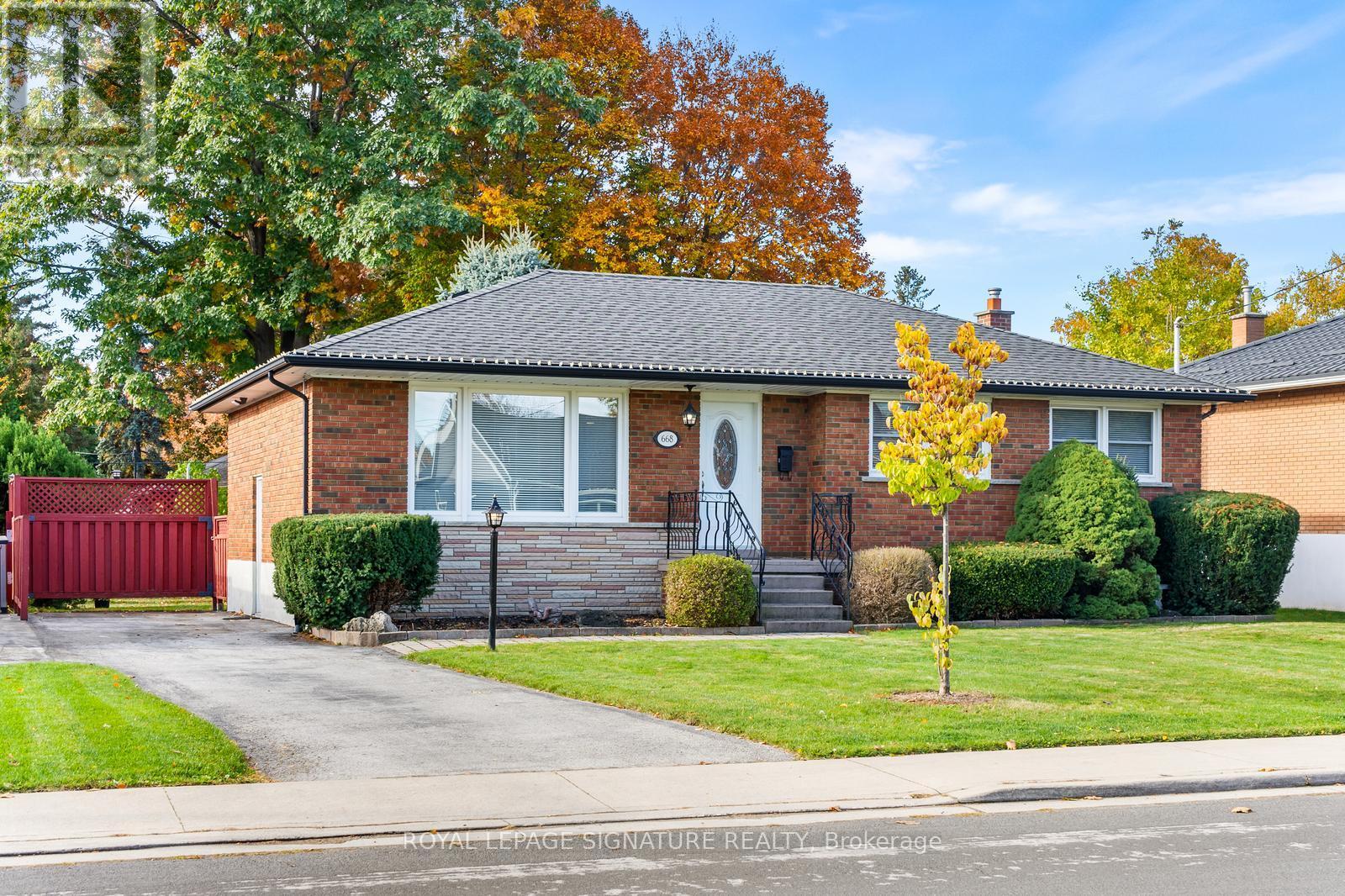 668 Peele Blvd, Burlington, ON L7R 3B9