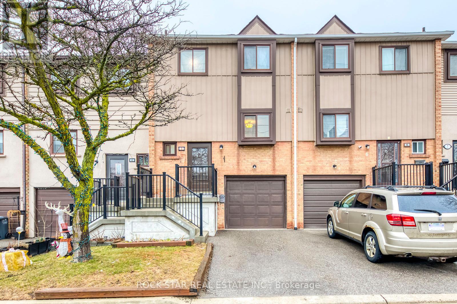 69 5 Moregate Cres, Brampton, ON L6S 3K9