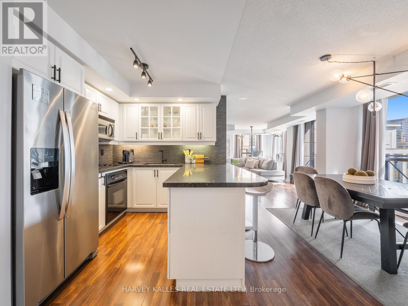 1309 140 Simcoe St, Toronto, ON M5H 4E9