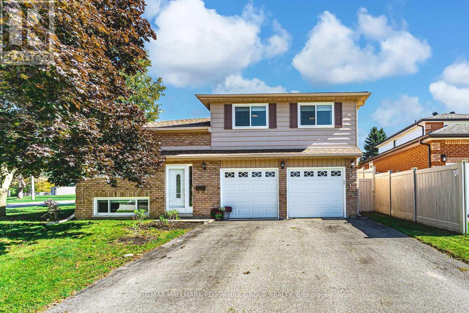 2 Carmichael Ct, Orillia, ON L3V 7R6