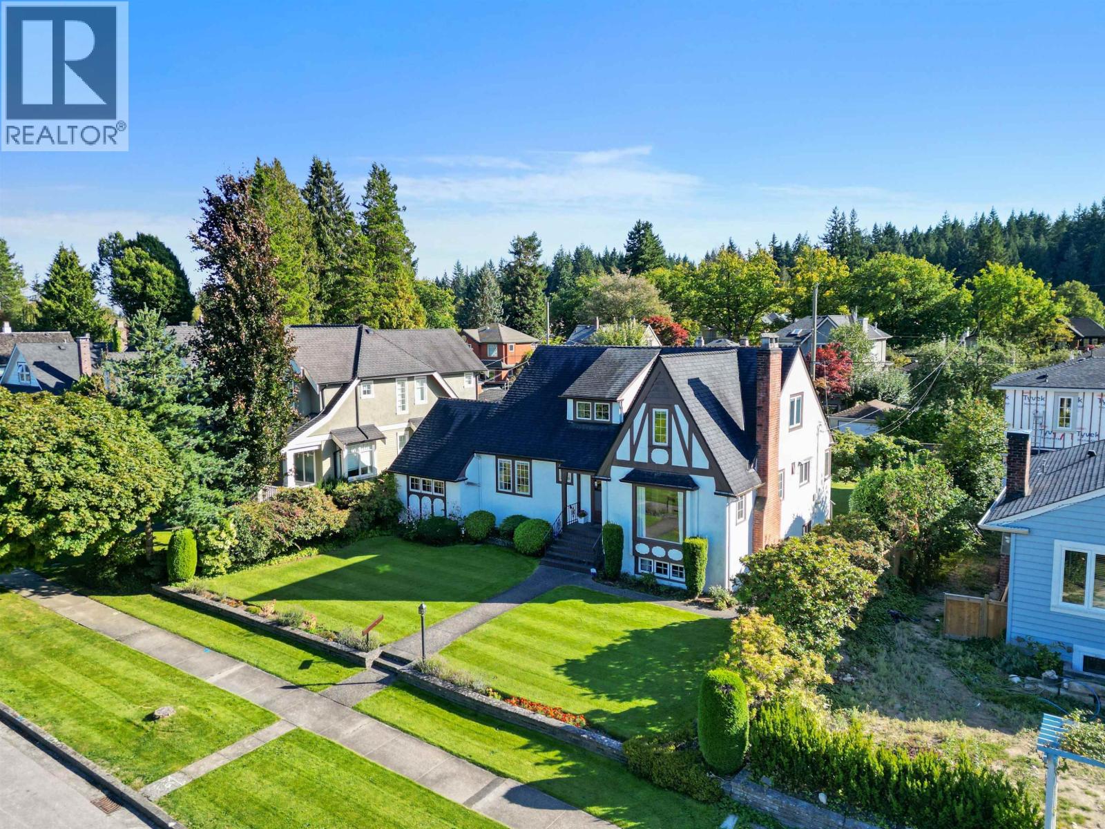 4664 W 13th Ave, Vancouver, BC V6R 2V7