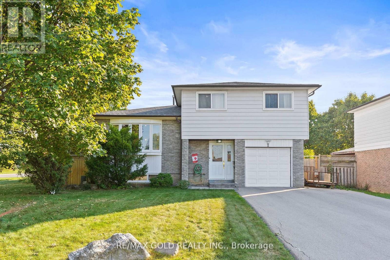 1 Greenbriar Rd, Brampton, ON L6S 1V4