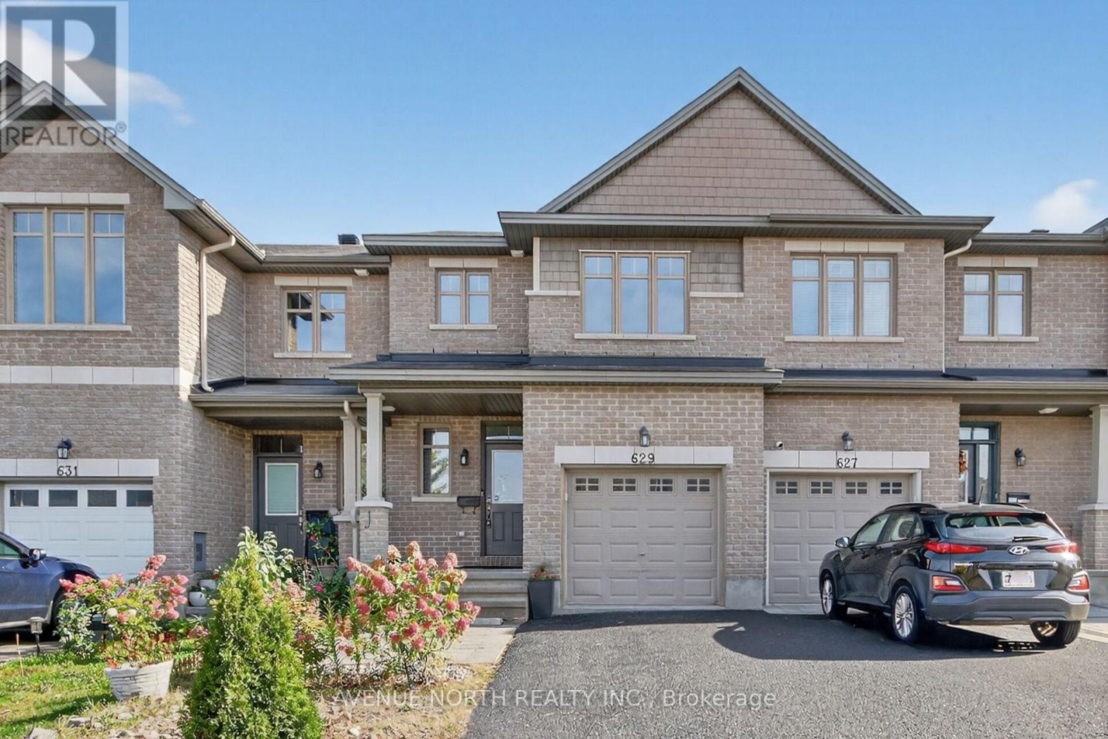 629 Sunburst St, Ottawa, ON K1T 3W6