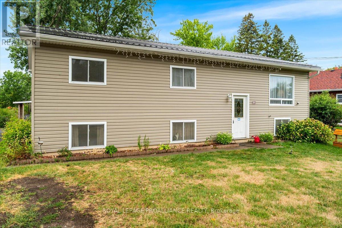 368 Stanley Ave, Deseronto, ON K0K 1X0