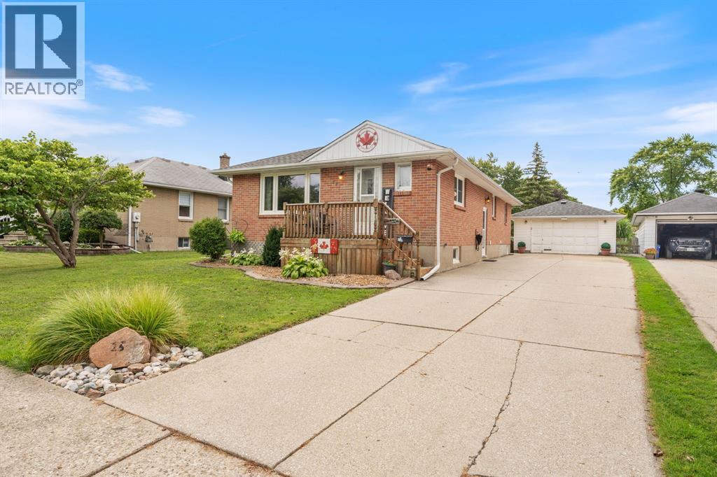 15 Lisgar St, Sarnia, ON N7S 1M2