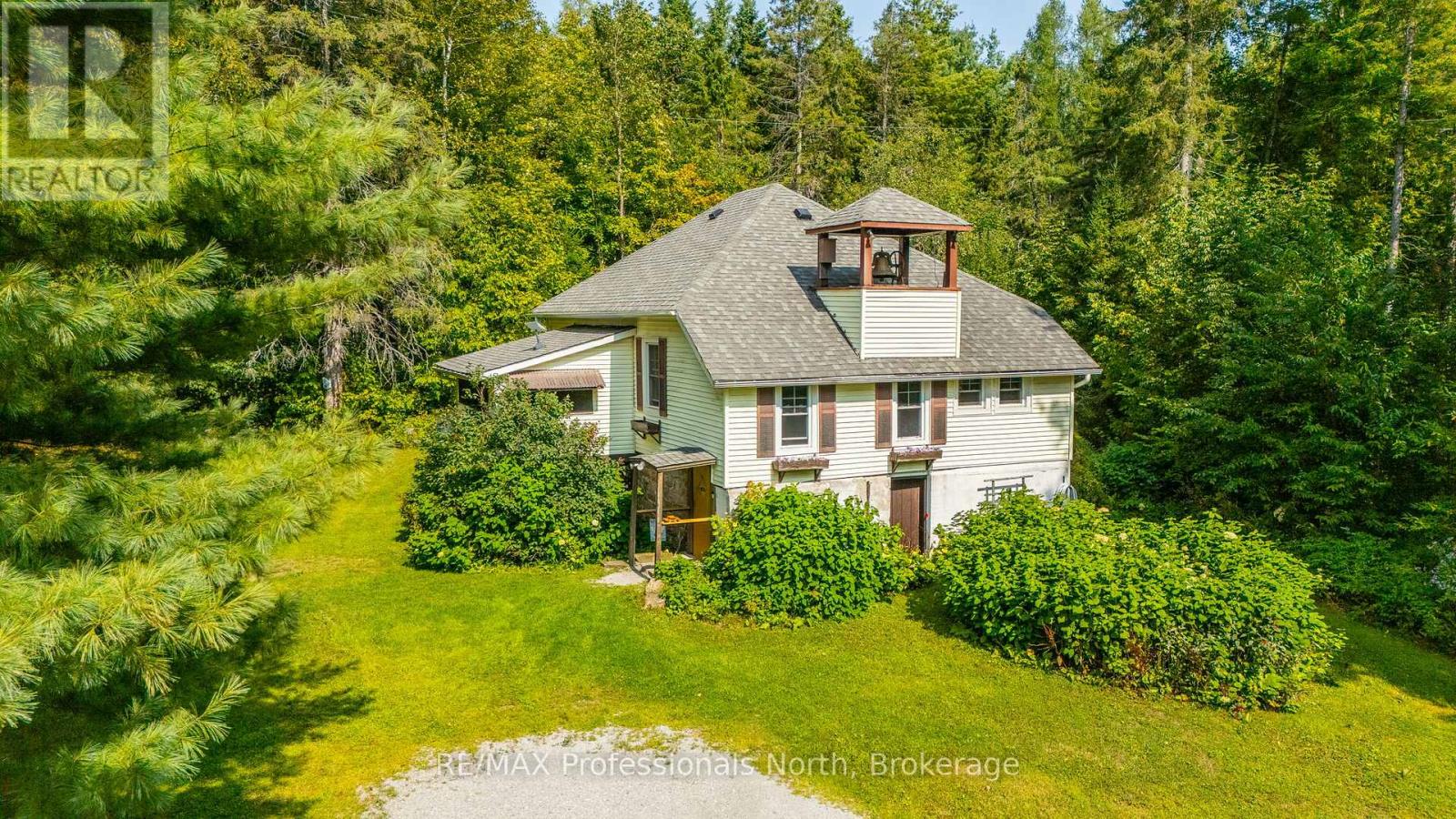 9357 Highway 118 Hwy, Algonquin Highlands, ON K0M 2K0
