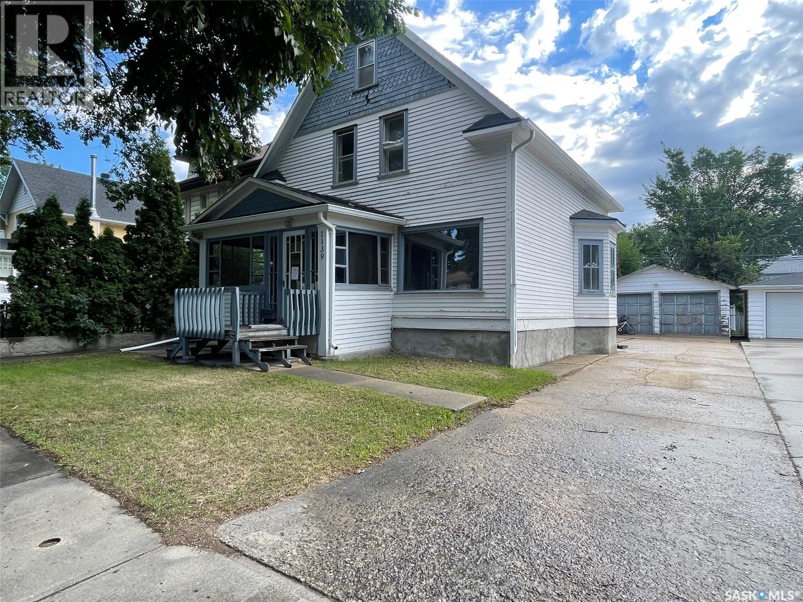 1139 1 Avenue Northwest, Moose Jaw, SK S6H 3N4