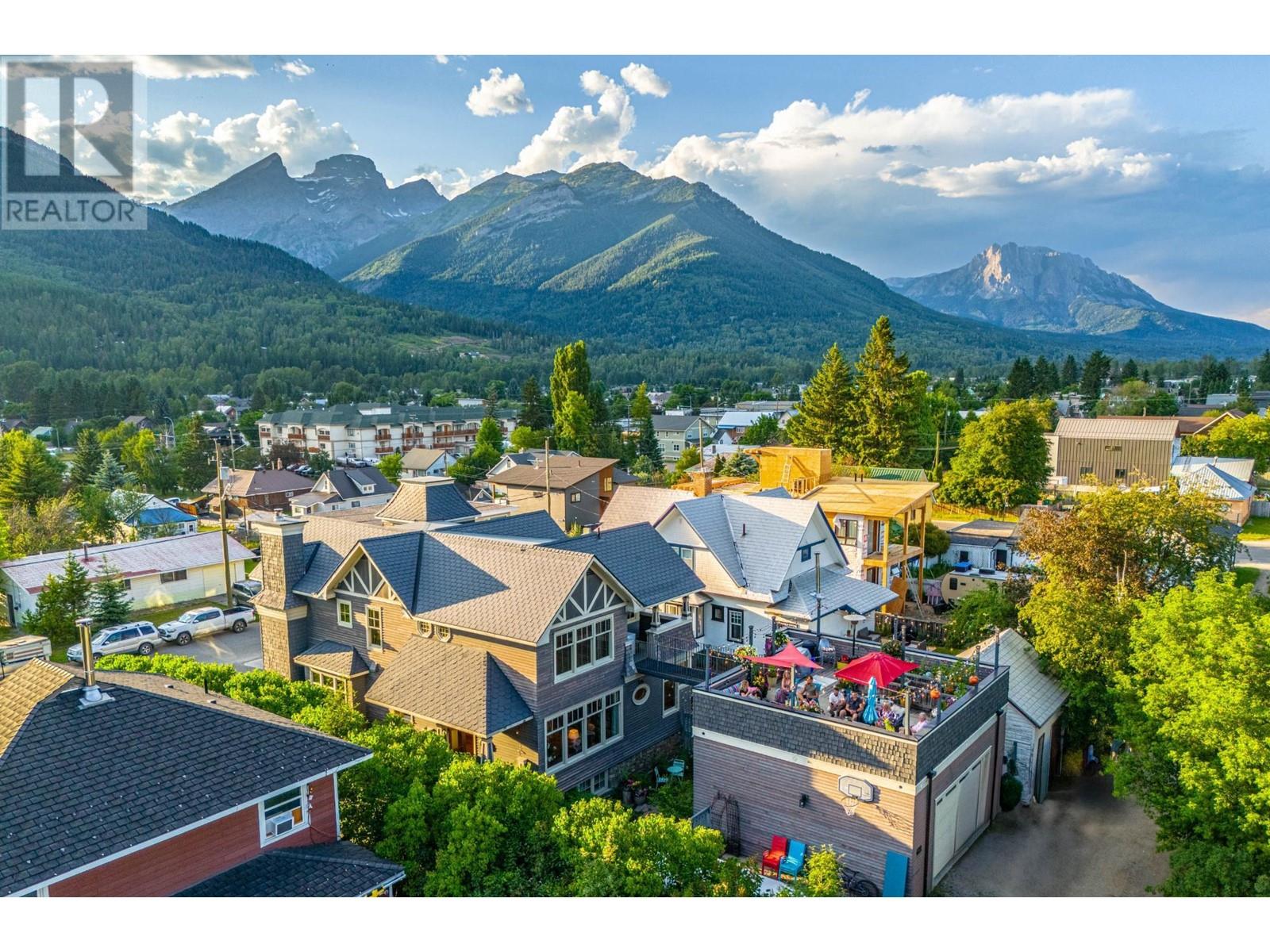 622 5 Avenue Ave #622, Fernie, BC V0B 1M0