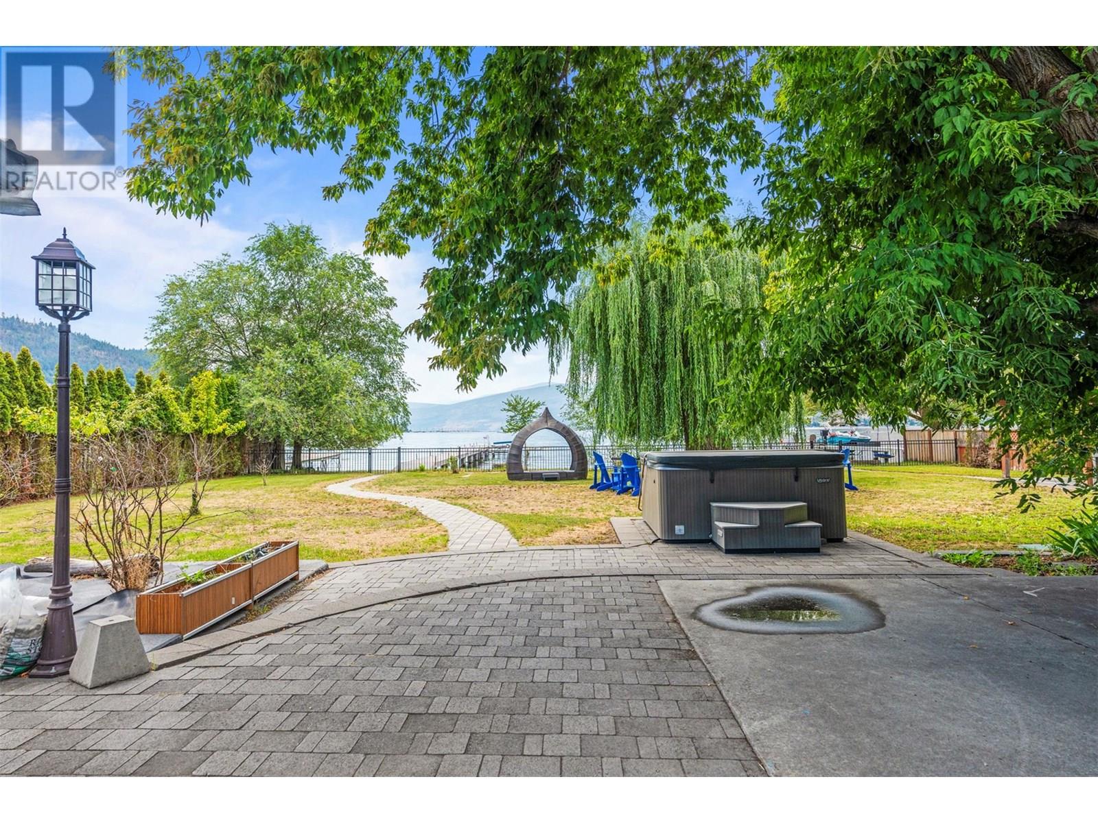 2640 Lakeshore Rd, Vernon, BC V1H 1N1