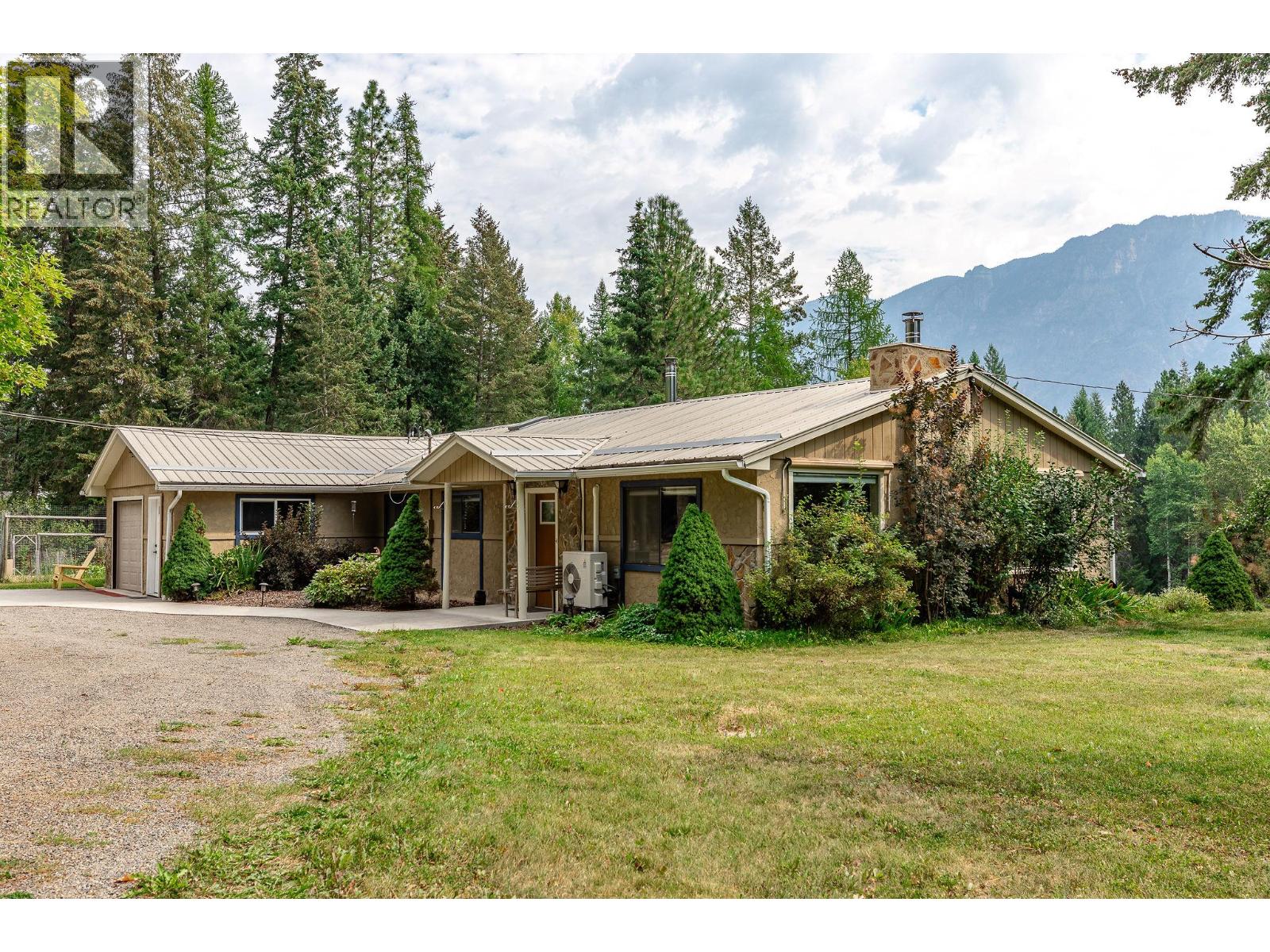 1058 Sinclair Rd, Lister, BC V0B 1G2