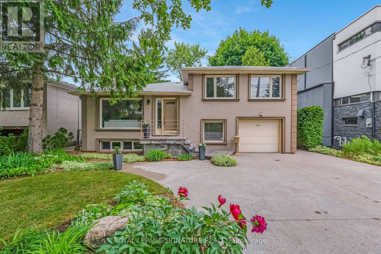 16 Revcoe Dr, Toronto, ON M2M 2B8