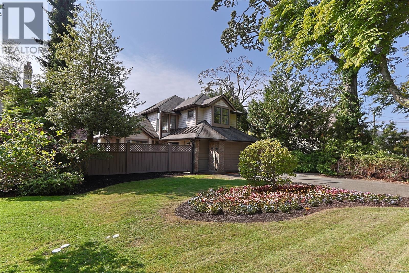 2317 Windsor Rd, Oak Bay, BC V8S 3E4