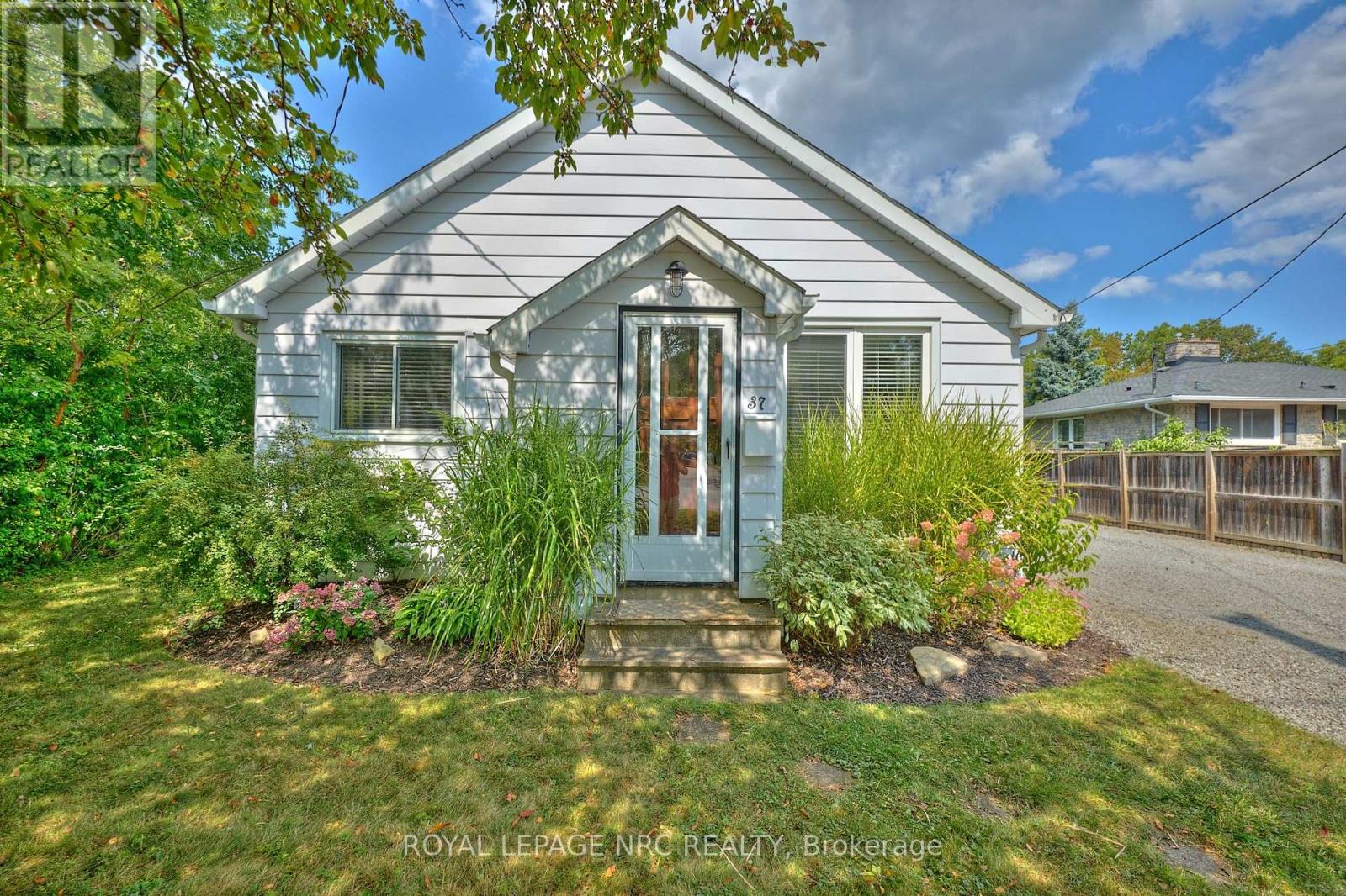 37 Cecil St, St. Catharines, ON L2N 4B3