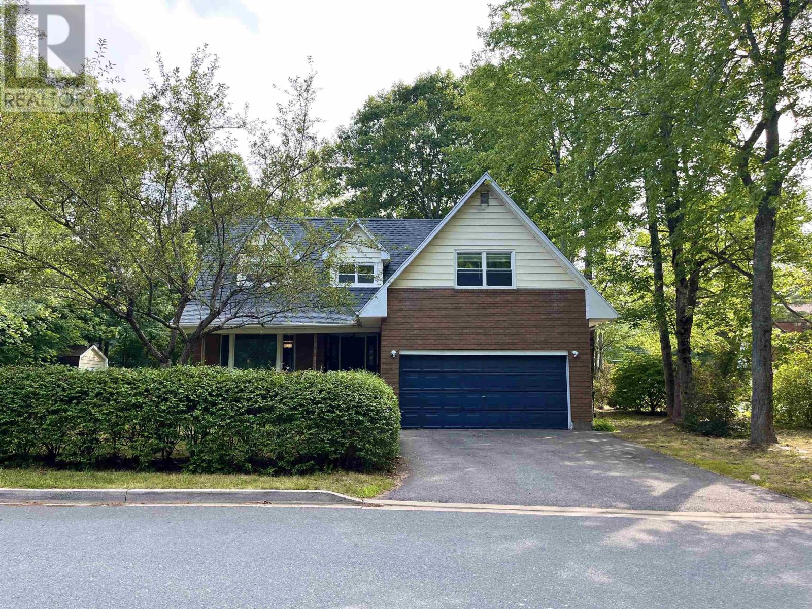 6 Duke St, Bridgewater, NS B4V 1K4