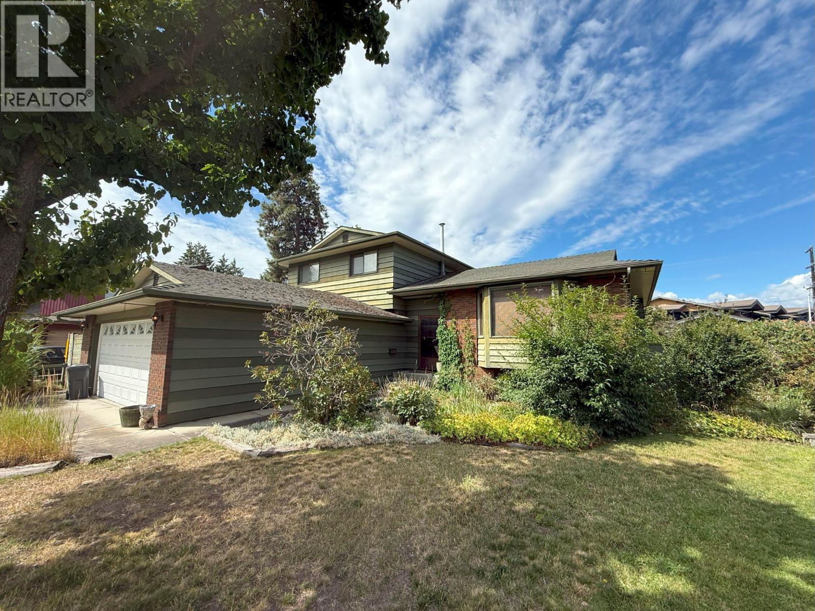 620 Tomby Ct, Kelowna, BC V1W 2K9