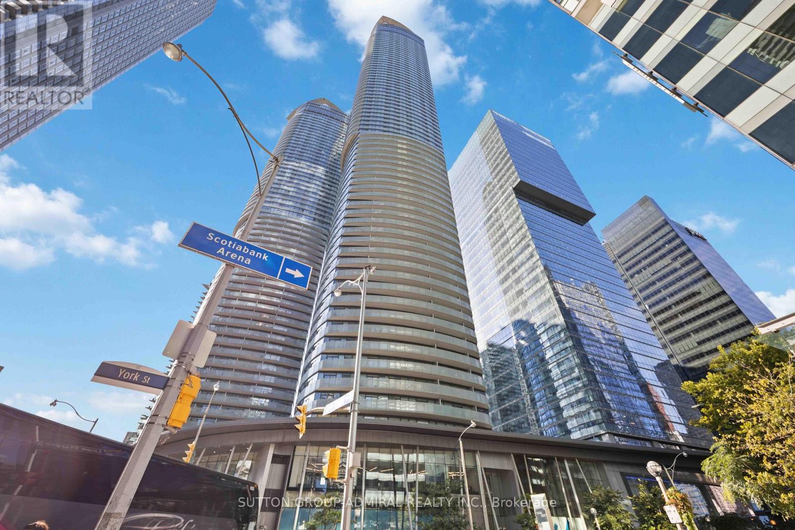 4704 14 York St, Toronto, ON M5J 2Z2