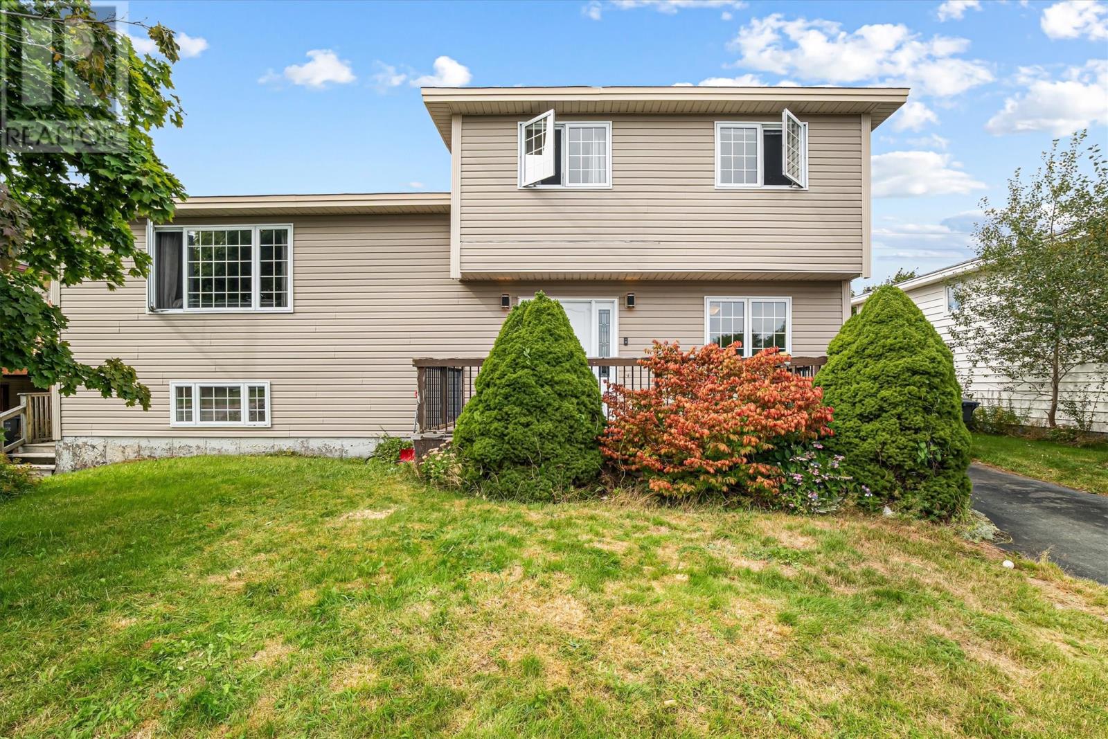 104 Elizabeth Dr, Paradise, NL A1L 1E5