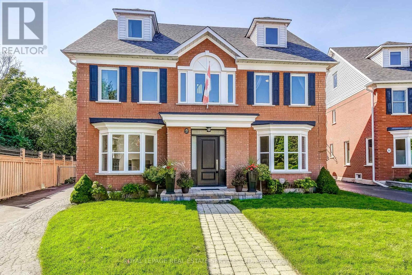 27 Morrison Creek Cres, Oakville, ON L6H 4C3