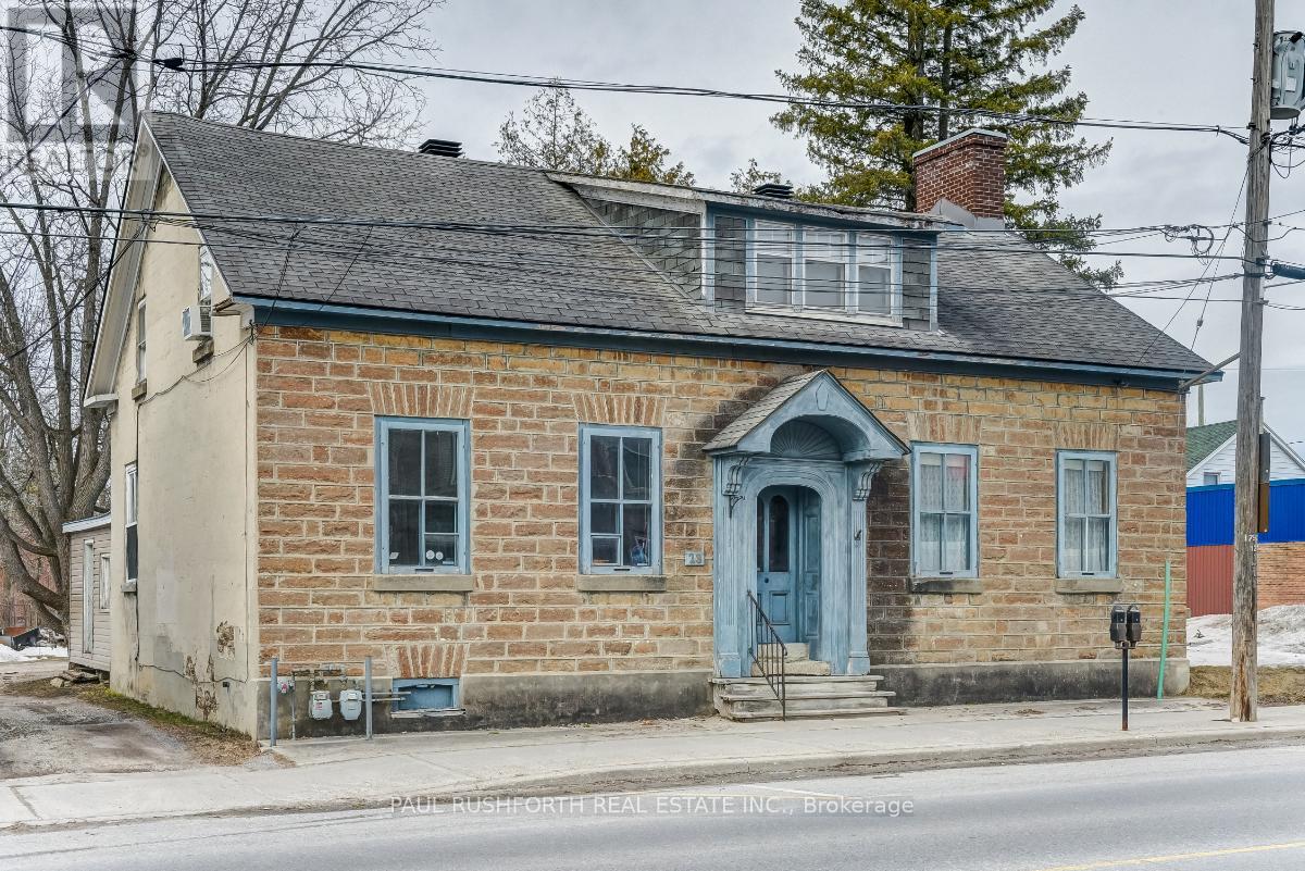 28 Wilson St W, Perth, ON K7H 2M9
