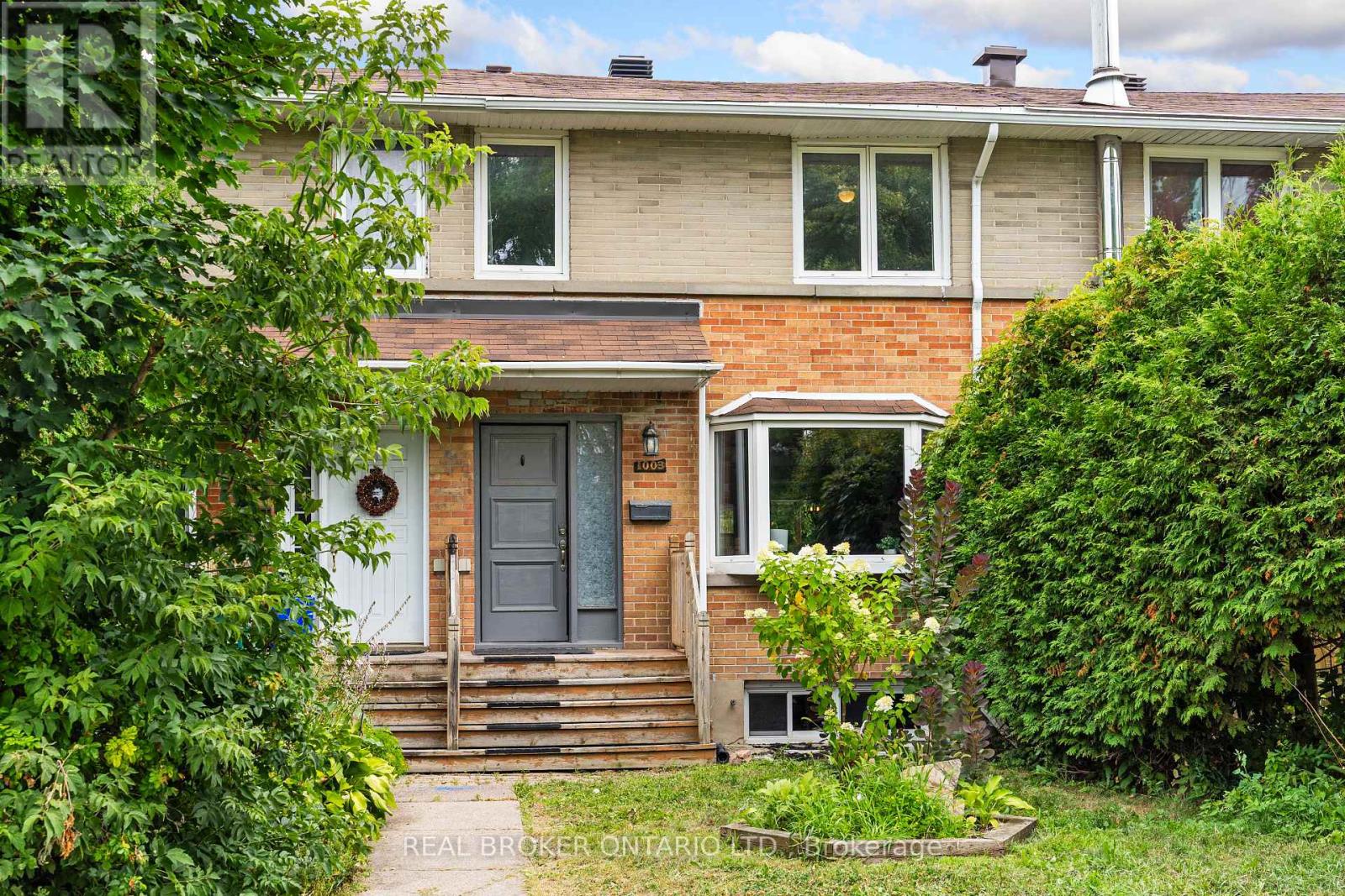 1003 Silver St, Ottawa, ON K1Z 6H8
