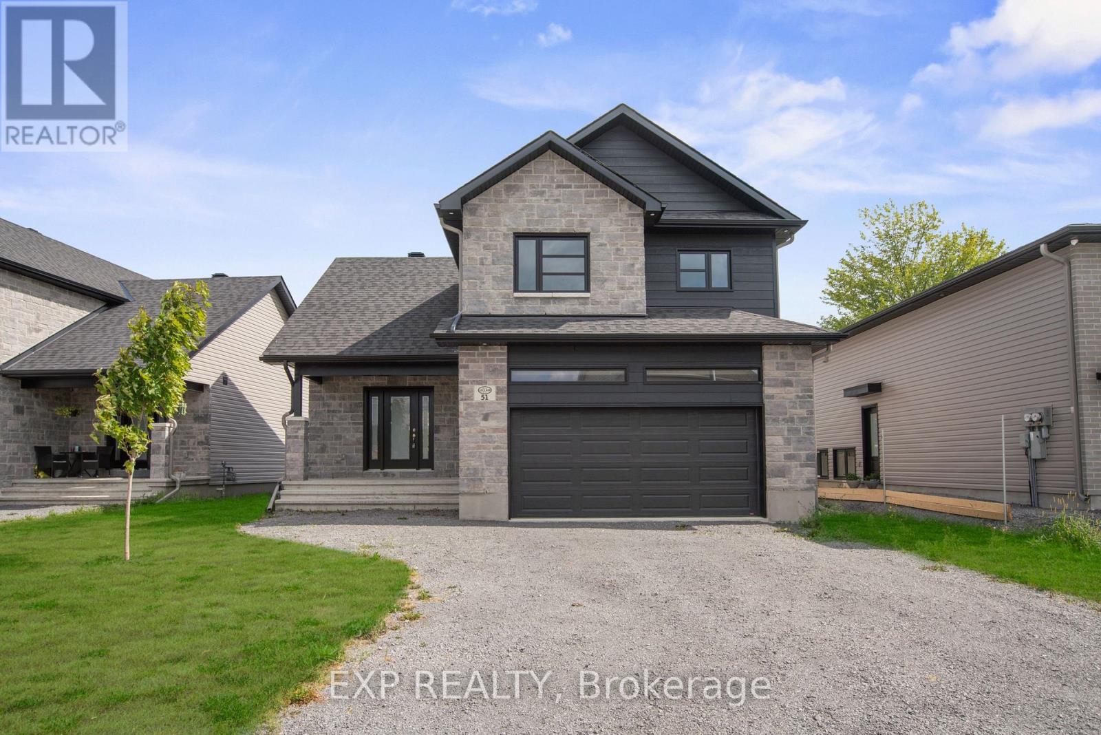75 Chateauguay St, Russell, ON K0A 2M0