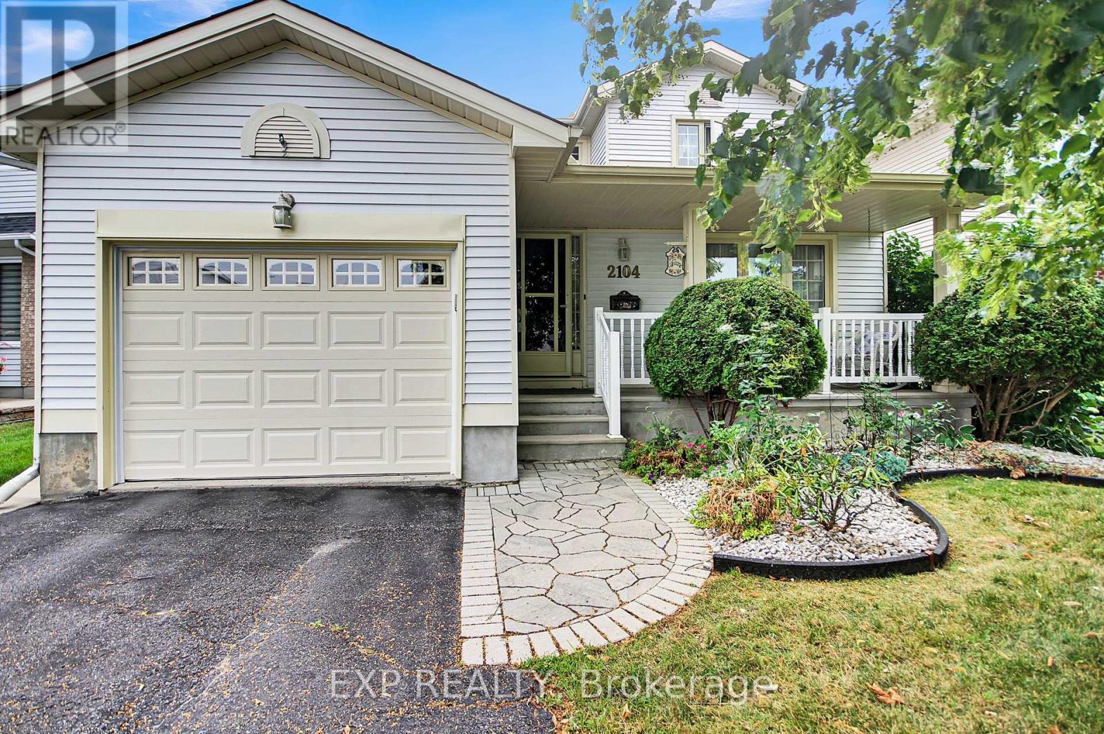 2104 Gardenway Dr, Ottawa, ON K4A 3K2