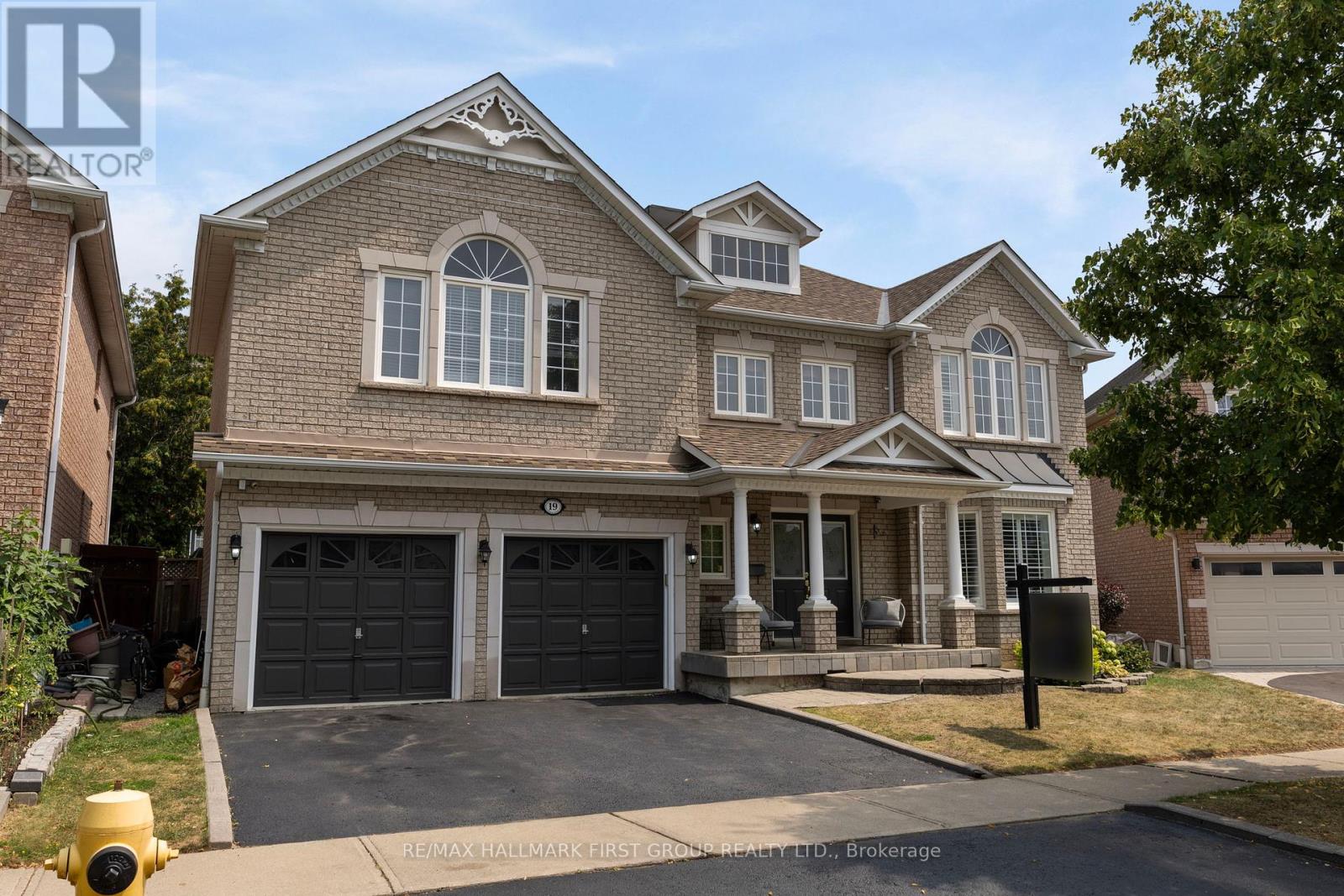 19 Ballgrove Cres, Ajax, ON L1T 4Z3