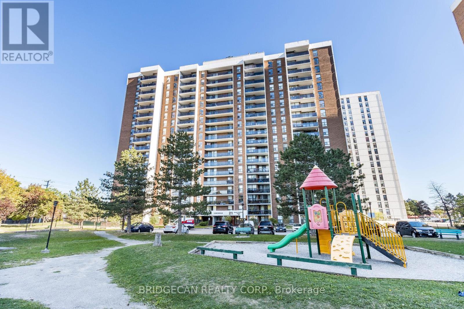 602 21 Knightsbridge Rd, Brampton, ON L6T 3Y1