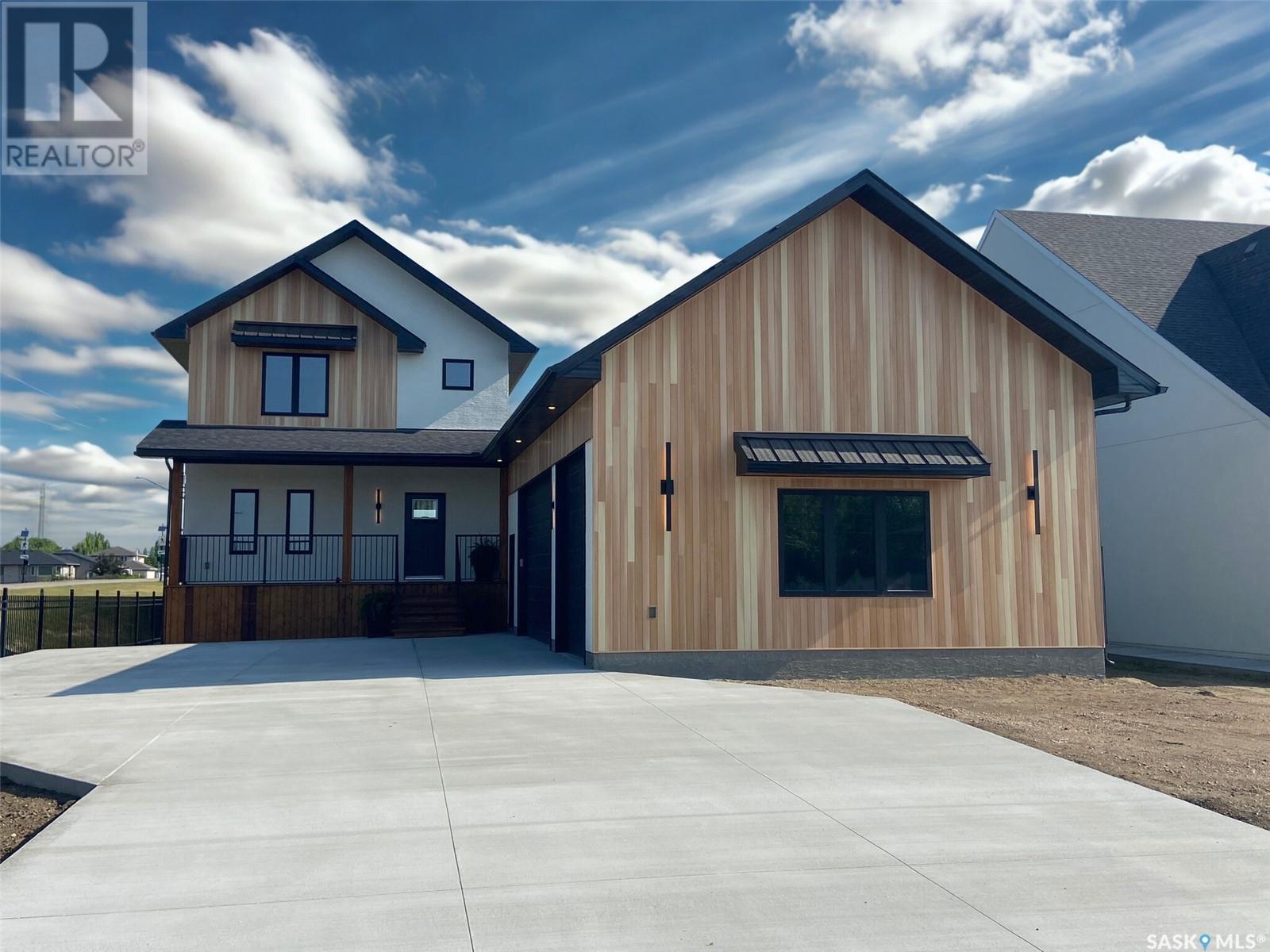 1 Sarahs Cv, White City, SK S4L 0E2