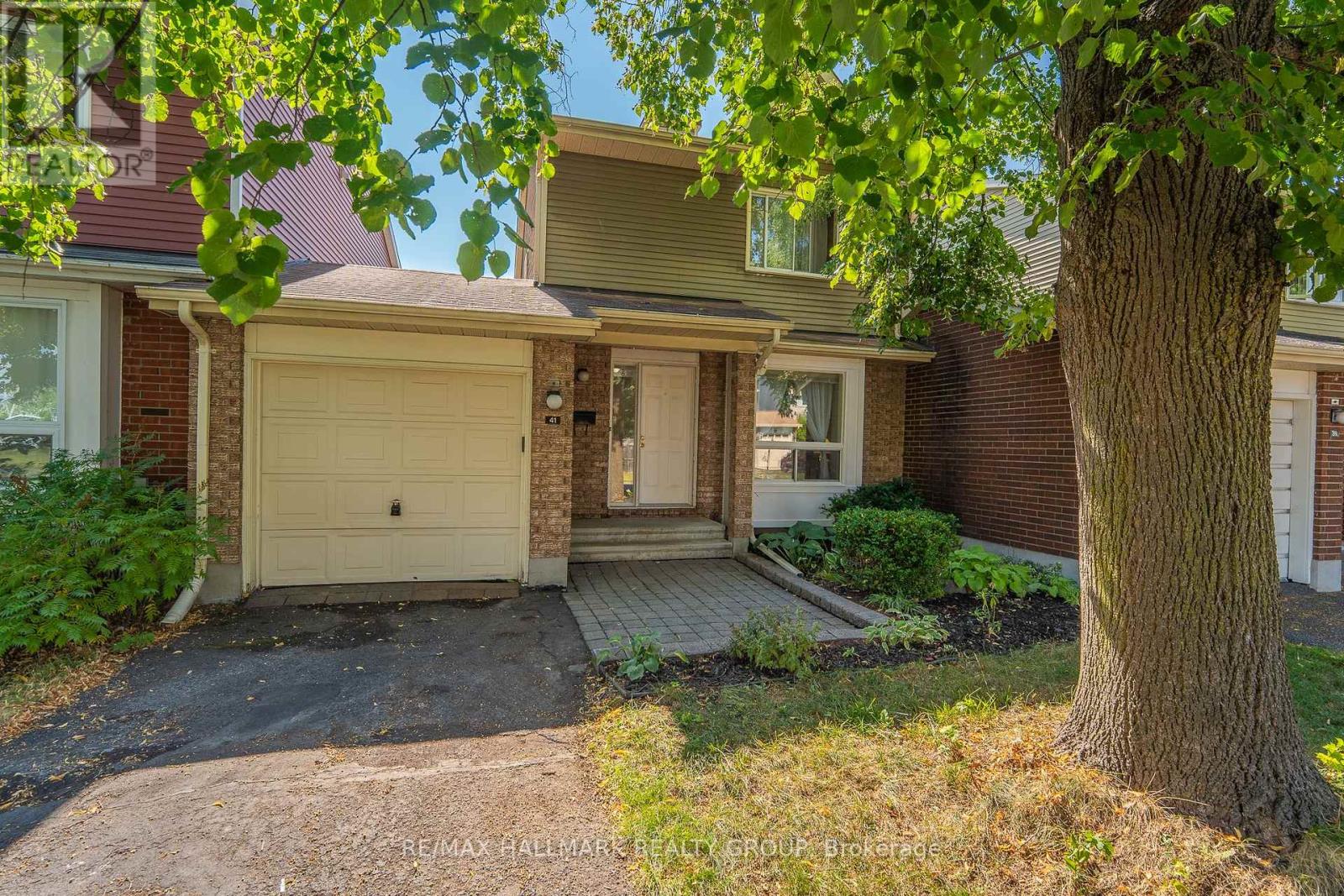 41 Sovereign Ave, Ottawa, ON K2G 4W8