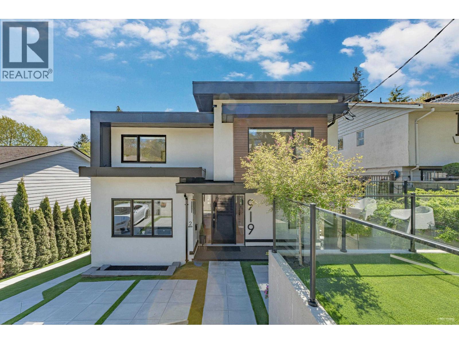 919 E 4th St, North Vancouver, BC V7L 1K3
