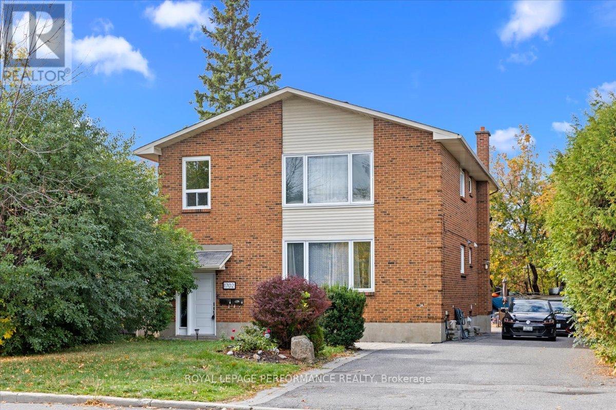 1702 Russell Rd, Ottawa, ON K1G 0M9