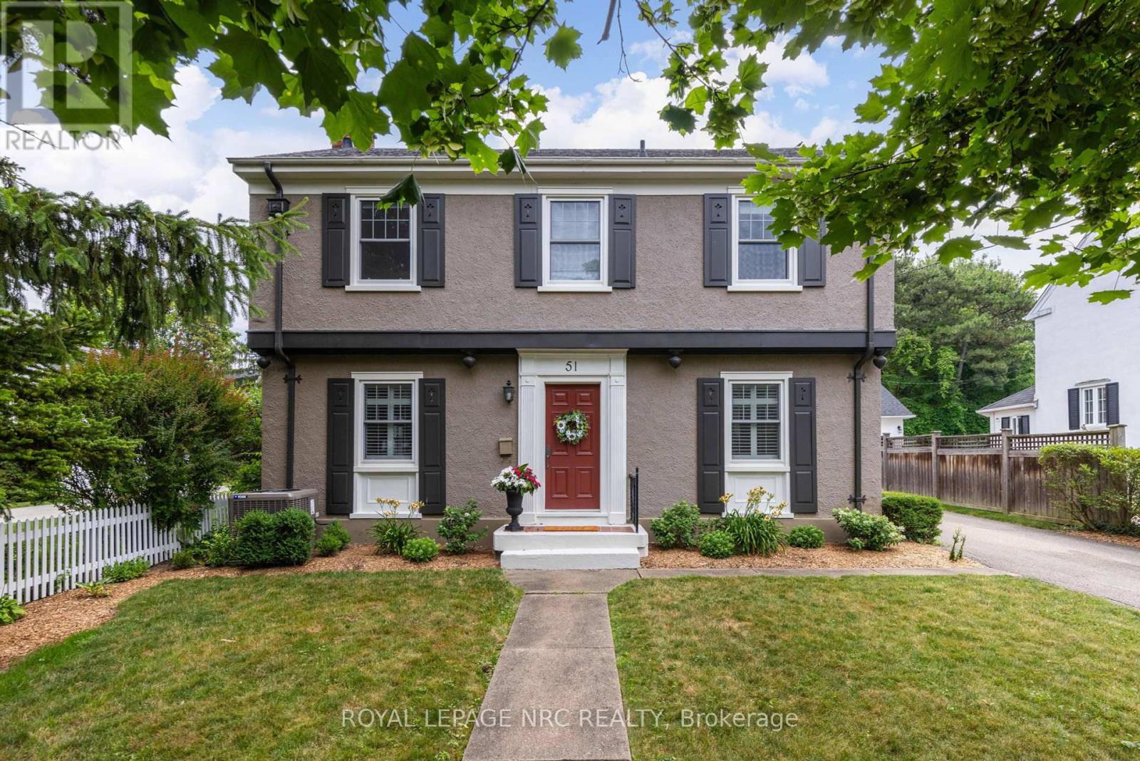 51 Hillcrest Ave, St. Catharines, ON L2R 4Y3