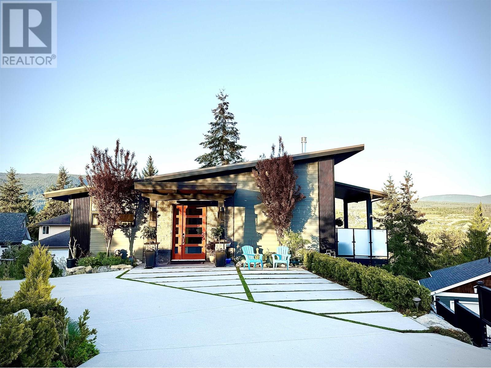 5769 Gennis Way, Sechelt, BC V7Z 0N8