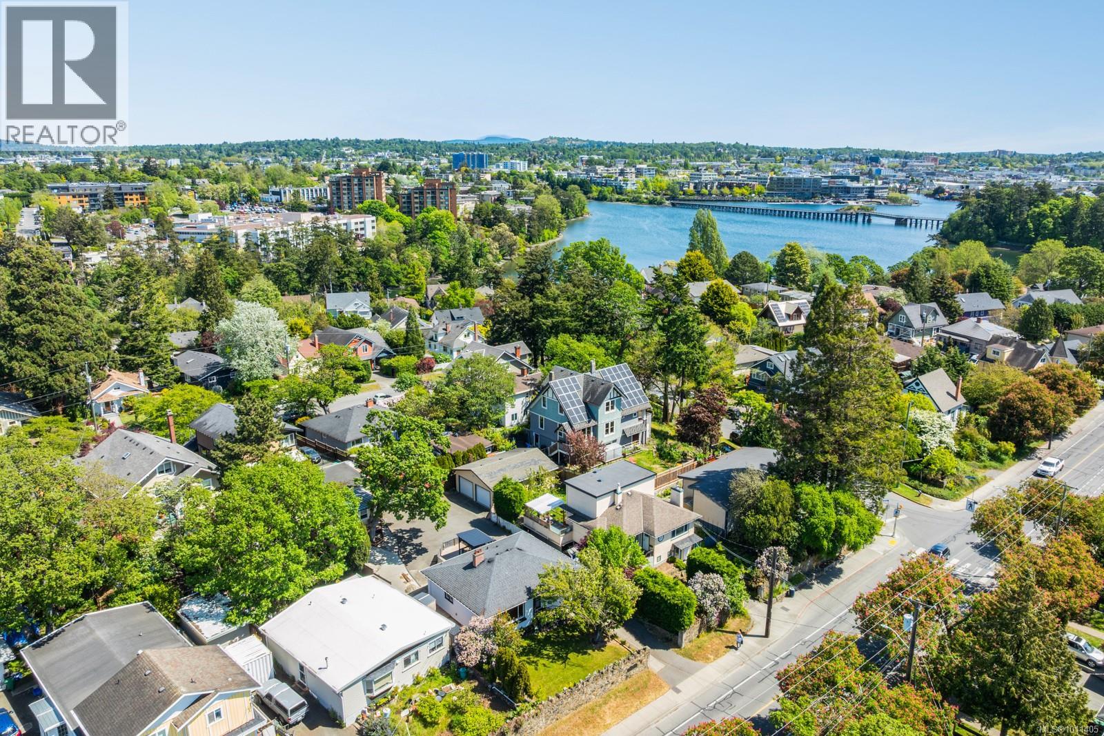 727 Craigflower Rd, Victoria, BC V9A 2W6