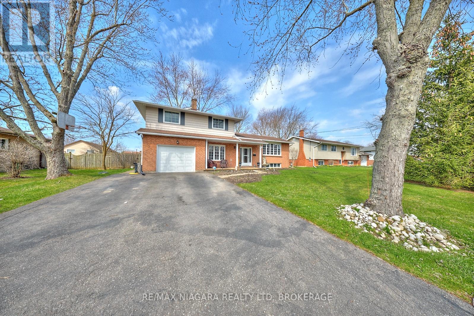 953 Grandview Rd, Fort Erie, ON L2A 5R4